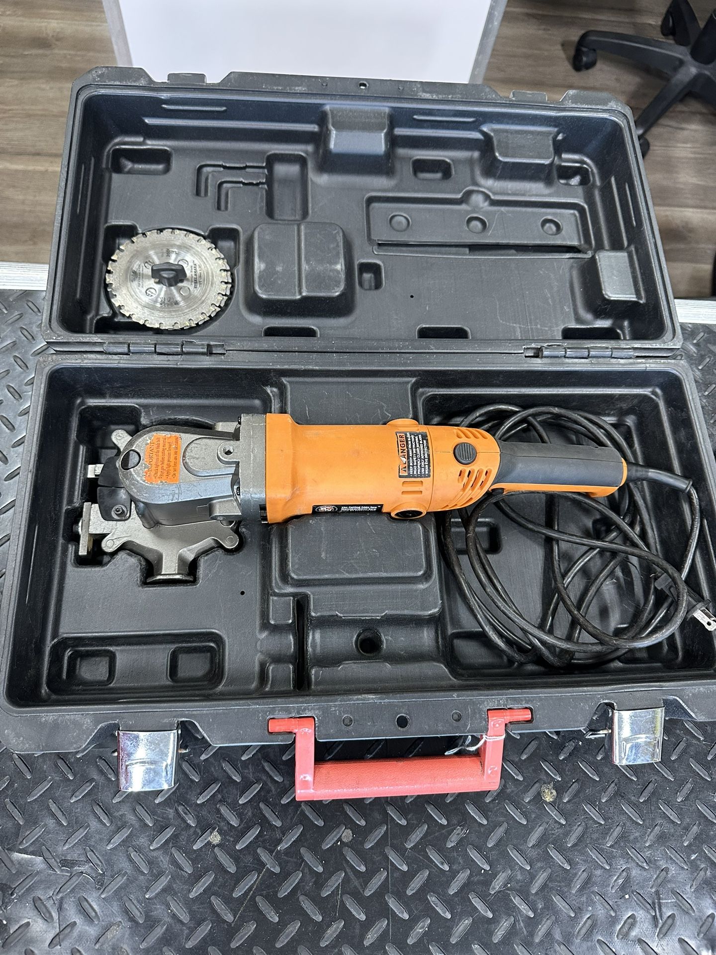 Cutting Edge Saw/Case