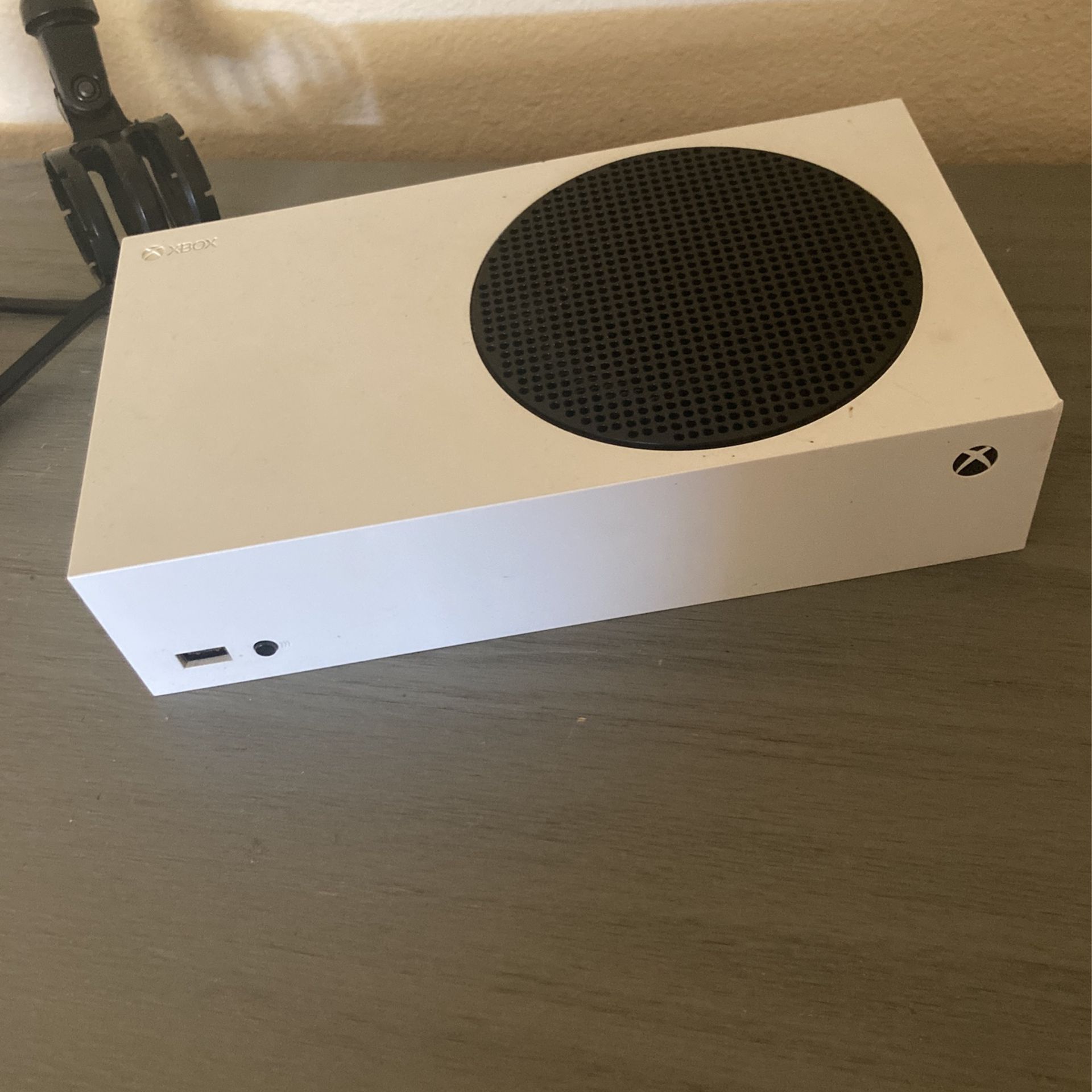 Xbox Series S Brand New Only Been Used 3 Times And Its Very Much Clean 