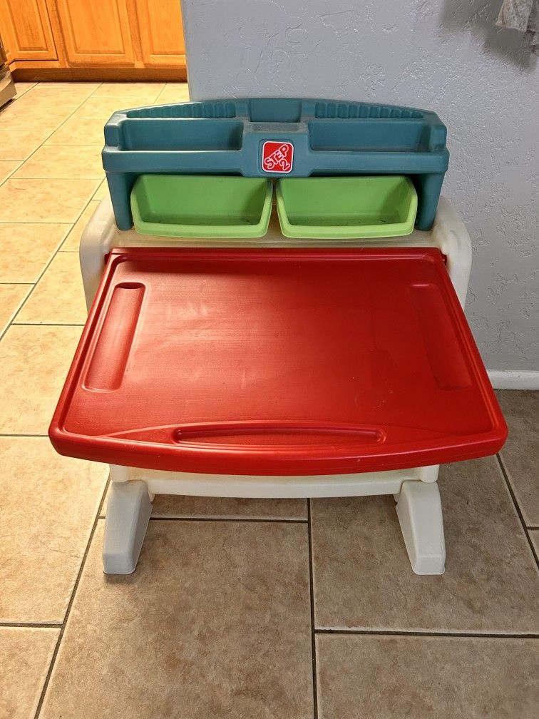Step 2 Flip And Doodle Easle Desk With Stool