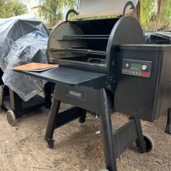 TRAEGER PELLET GRILL SMOKER WITH WI-FI Technology Works Great