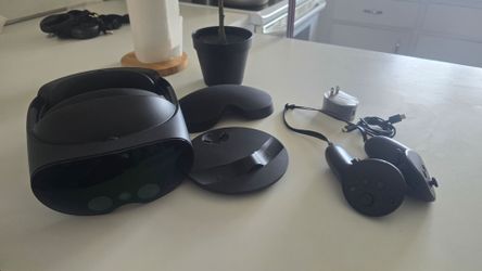 Meta quest pro  ( left controller no LinkedIn)