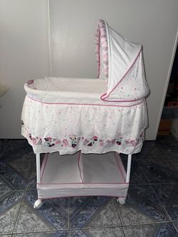 Minnie Mouse bassinet