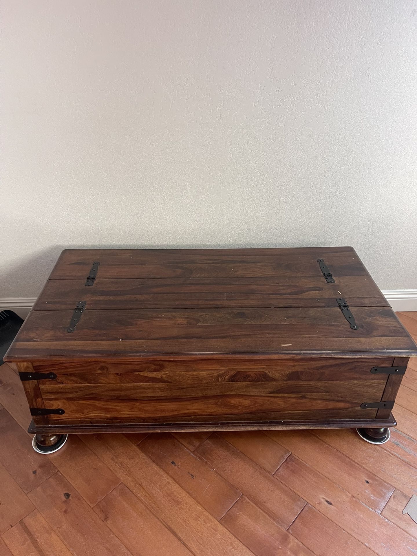 Chest Coffee Table 