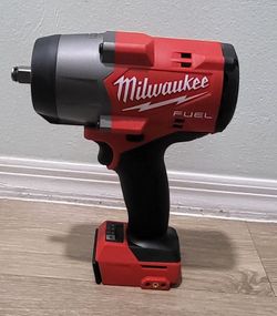MILWAUKE 2967-20 M18 FUEL 18V LITHIUM-ION BRUSHLESS CORDLESS 1/2" IMPACT WRENCH WITH FRICTION RING (tool only)