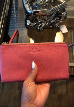 🌸💐: COACH WALLET WRISTLET 👛💑