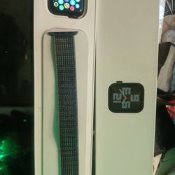 40mm Apple Watch (Brand NEW)