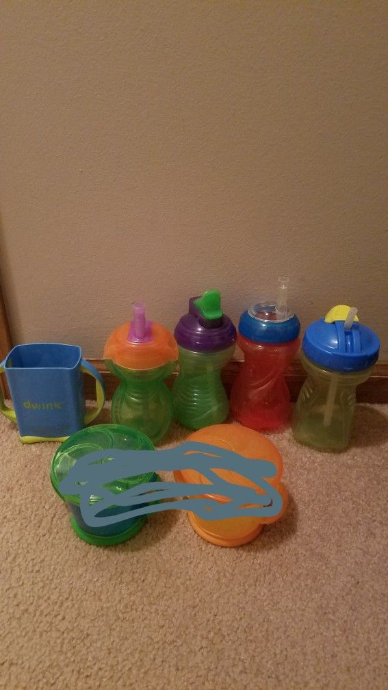 Like New Cups And Juice Box Holder