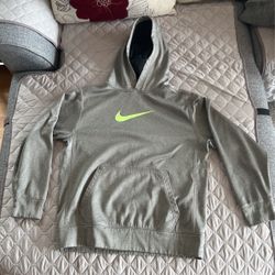 Nike Therma-fit Hoodie (KIDS SIZE L)