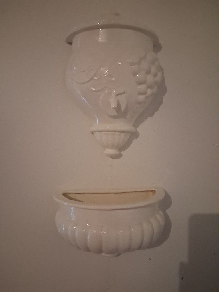 2  PC Set.    Ceramic Wall Fountain Decor..