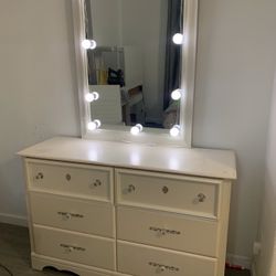 dressing vanity table with mirror LED light