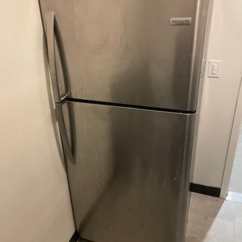 Refrigerator/ frigidaire 