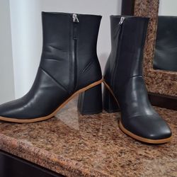 Time & Tru Ladies Boots Size 10