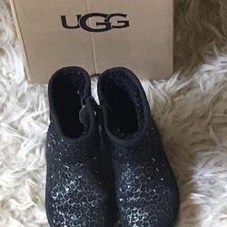 UGG boots Size9 for toddlers . 