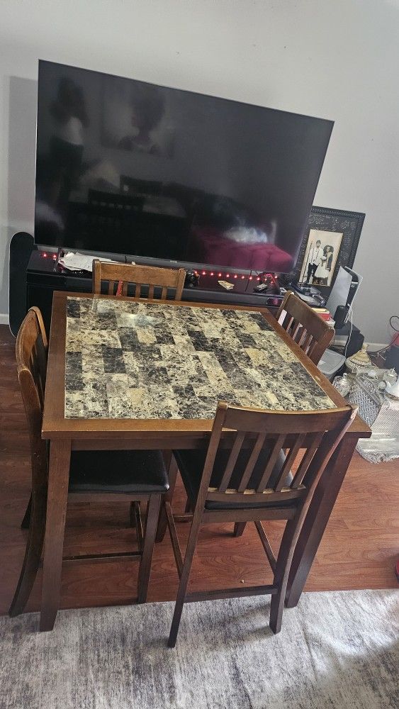 Dining Tabel with 4 chair