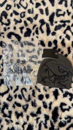 Arc'teryx dark grey Knit Beanie with Tags