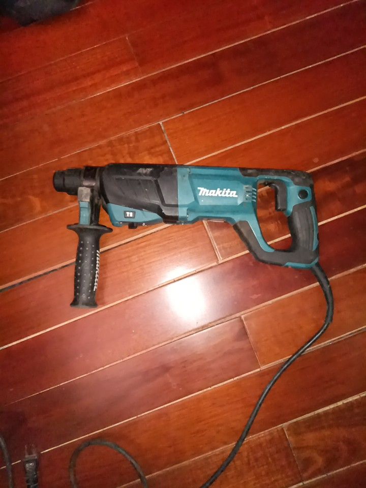 Makita HR 2641 1 Inch AVT Rotary Hammer