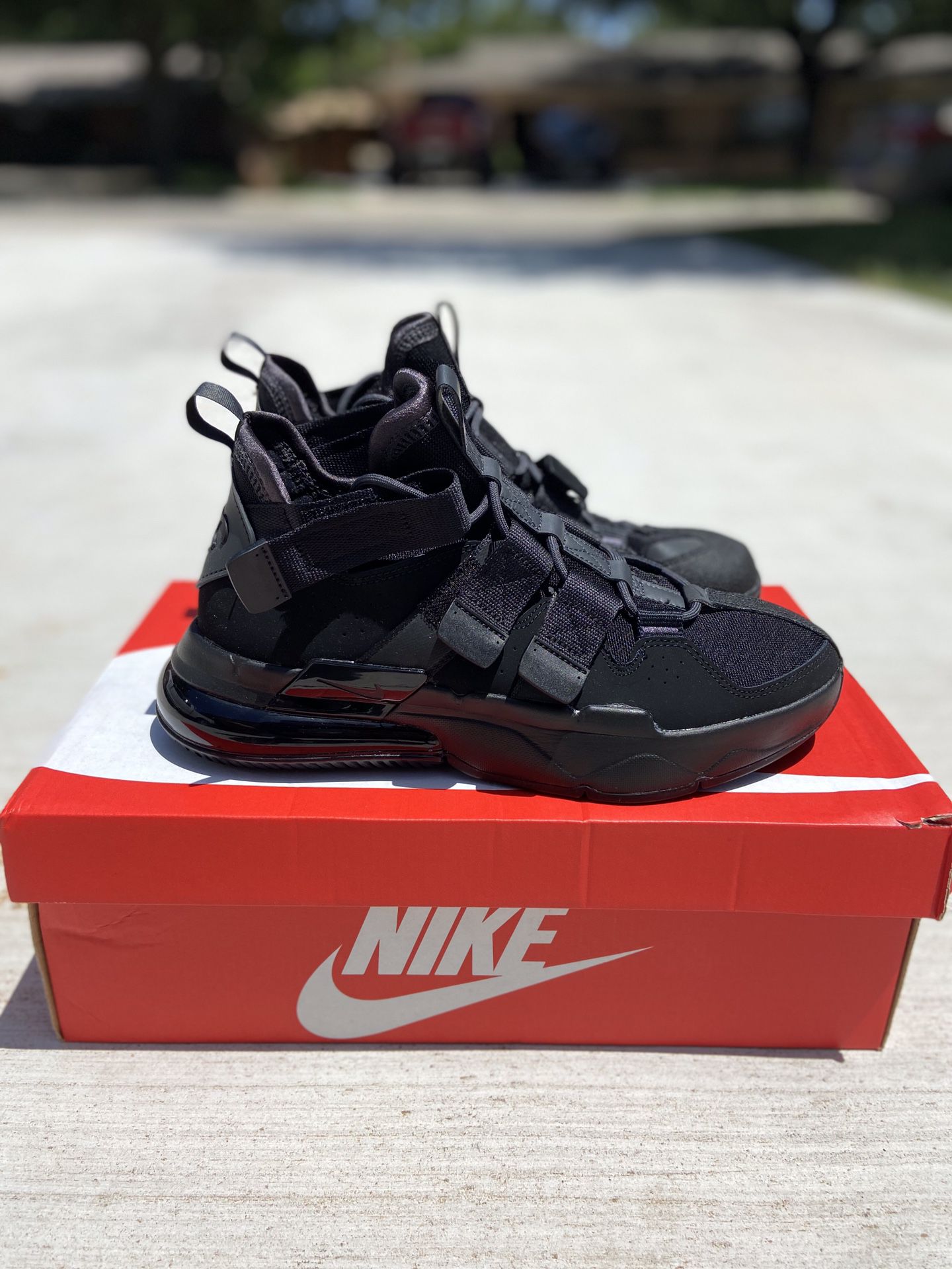 Nike Air Max Edge 270 Triple Black Sneakers (Men’s Size 9.5)