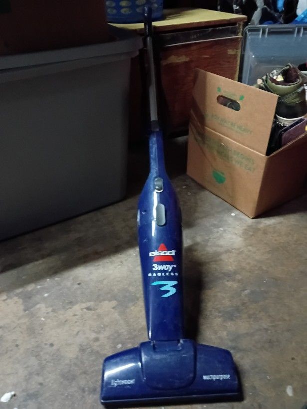Bissell Vacuum 3 Way Bag Less Works Good 5 Dollars