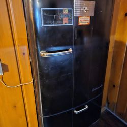  Kelvinater Moist Master  Fridge/ Freezer (Late 40's, Early 50's) 