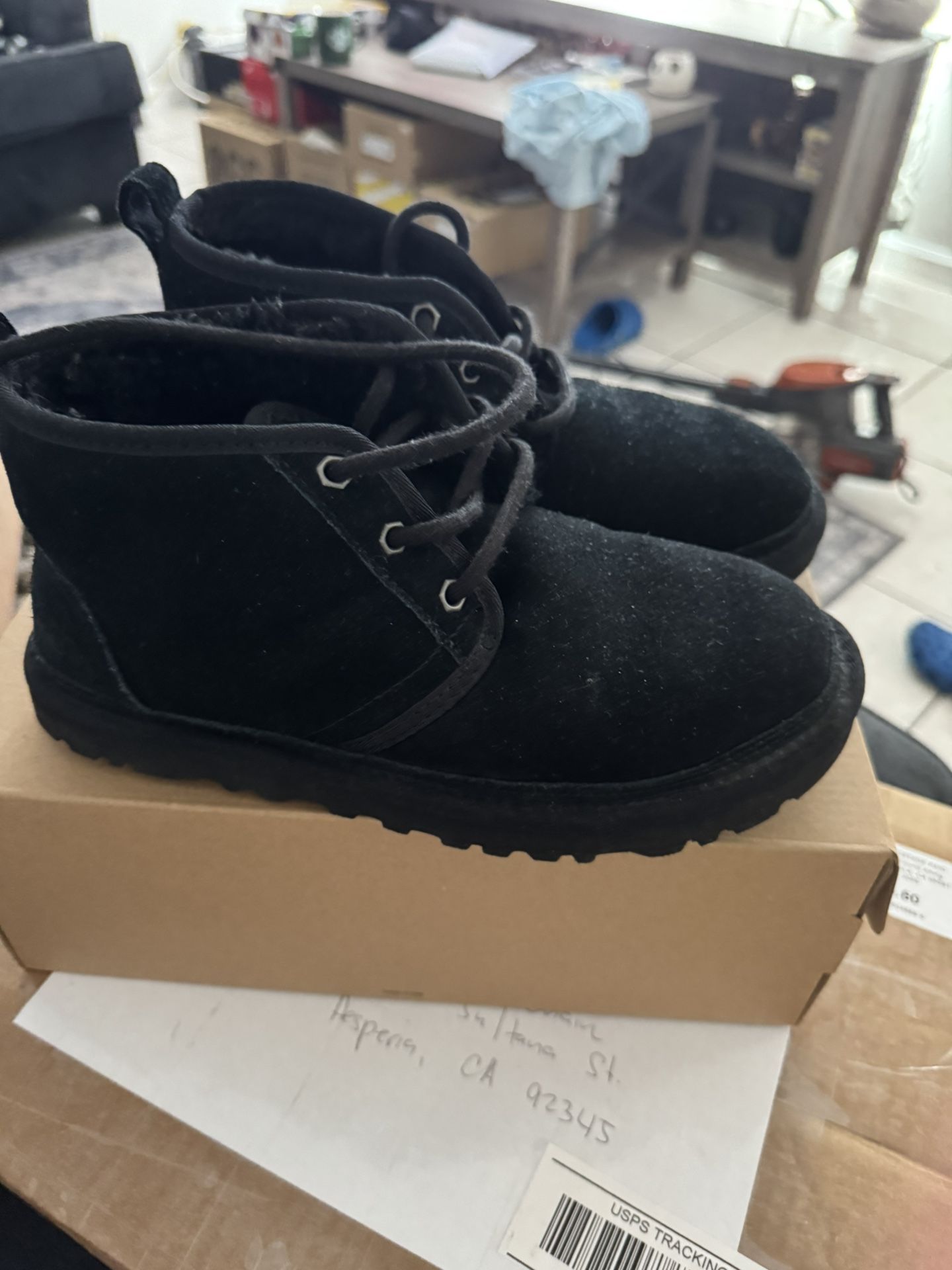 Ugg Neumel Size 8