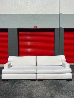 SOFA COUCH / FABRIC WHITE / IN GREAT CONDITION/ DELIVERY NEGOTIABLE