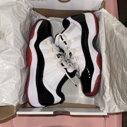 Nike Air Jordan 11 Retro Low WMNS 7.5 / 6Y