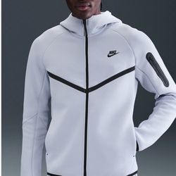 Nike Tech  Fleece Taper Fit Jogger Set White And Black New With Tags