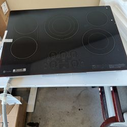 GE Profile - 30" Electric Built In Cooktop - Black