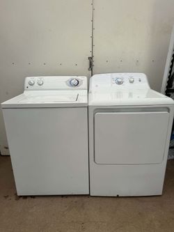 GE Washer And Gas Dryer Laundry Set