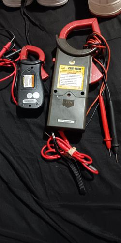 Digital clamp meters