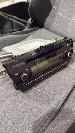 2014 Toyota Corolla L stock radio