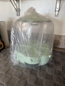 Rotating Food Dispenser