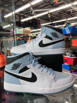 Air Jordan 1 Mid SE Ice Blue