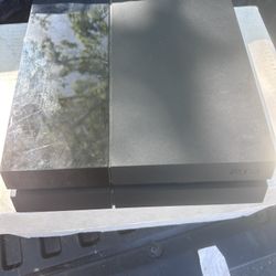 Play Station 4 - Comes With 1 Remote And Power Cable 