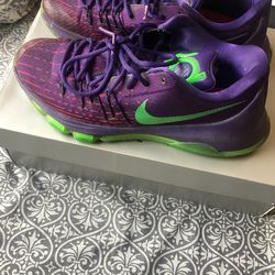Kd purple top and green shoes