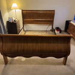 Solid oak queen bed For Sale
