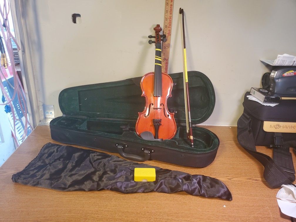 Unbranded 1/4 Violin kit. 