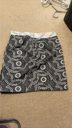 Banana Republic black and white textured paisley / Jacobean floral jacquard pencil skirt