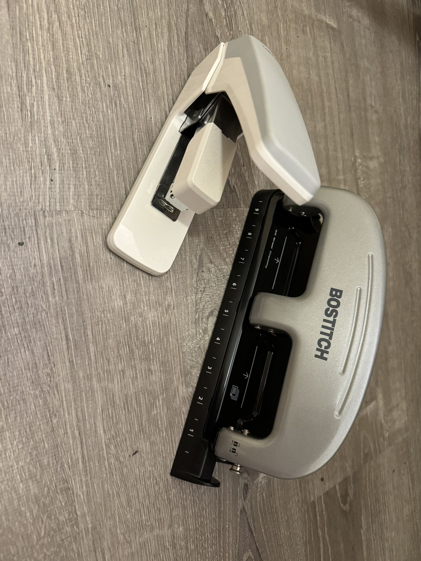 Heavy-duty Stapler + Hole punch 