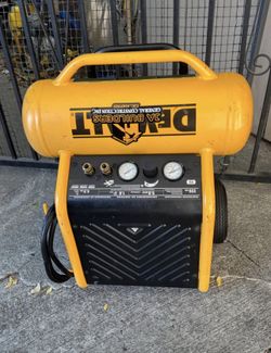Shop DEWALT 4.5 Gal. Portable Electric Air Compressor 225 PSI