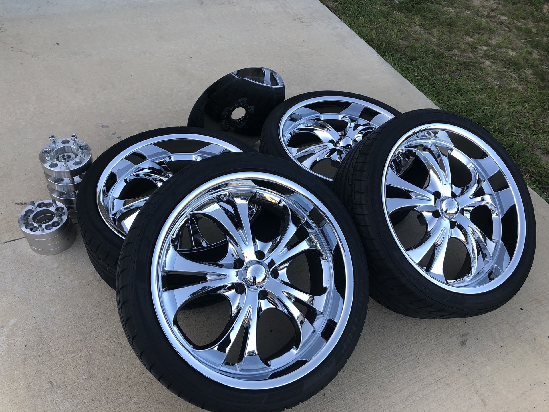 Boss 304 22x9.5 Rims with tires for Sale in Pensacola, FL OfferUp
