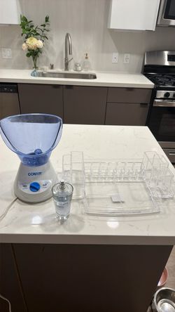 Burberry purfume / makeup organizer / face steamer