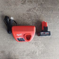 New Milwaukee Battery Pack 4.0Ah With Charger M12