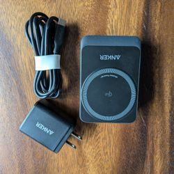 Anker
Anker MagGo Wireless Charging Station (Foldable 3-in-1): USB-C for Apple Devices