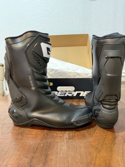 MOTORCYCLE RIDING BOOTS