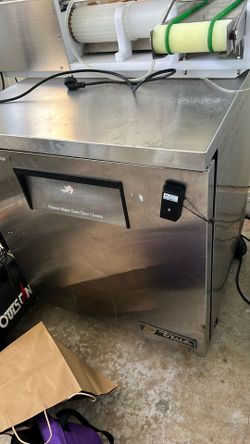 Table top refrigerator