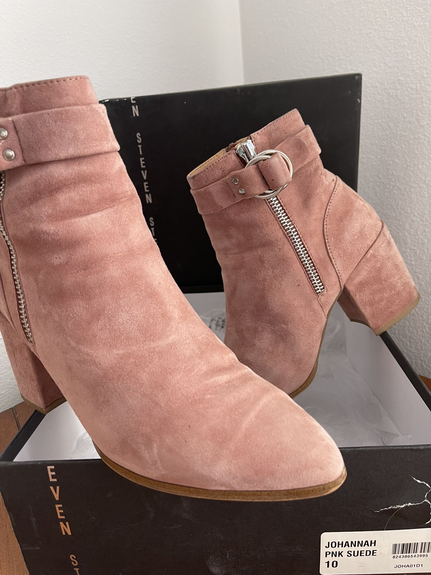 Steven Pink Suede Boots.