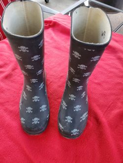 Boys Size 4 Rain Boots