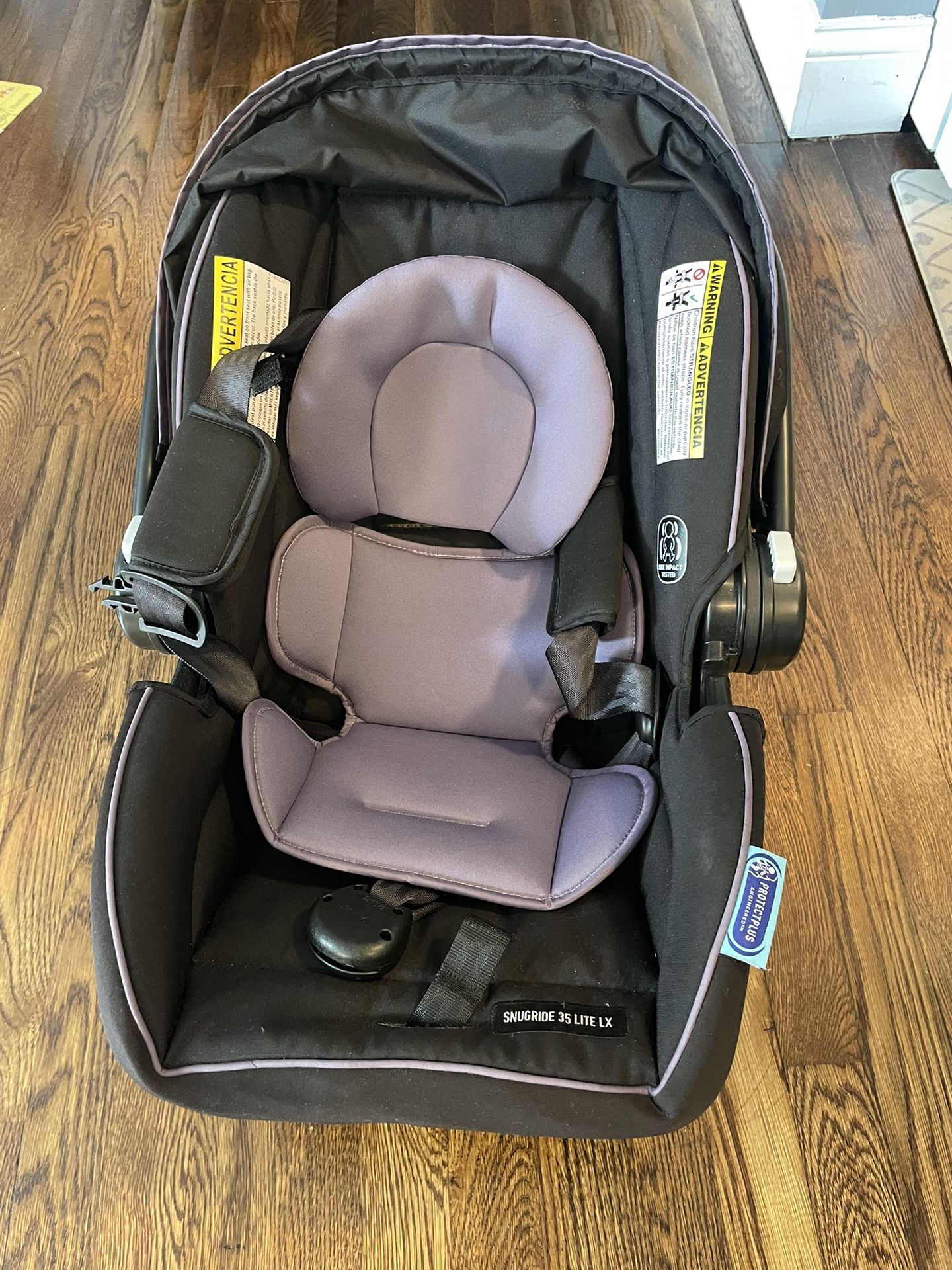 Graco Snugride 35 Lite LX Infant car seat With Base