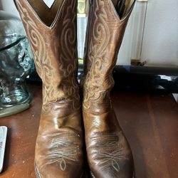 Justin 2252 Buck Bay Apache Cowboy Western Boots Mens Sz 9 EE Brown Almond Toe